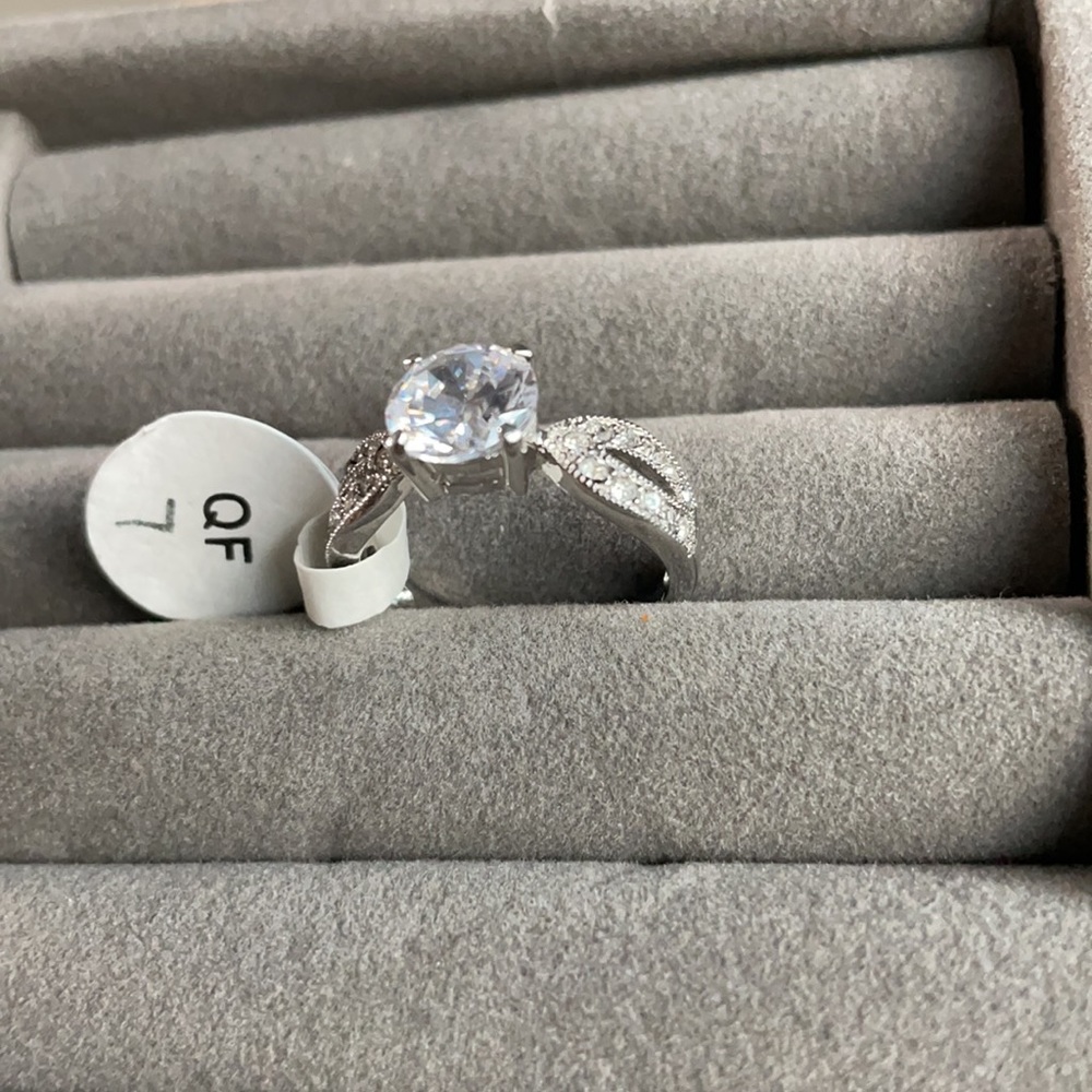 Solitaire silver ring size 7